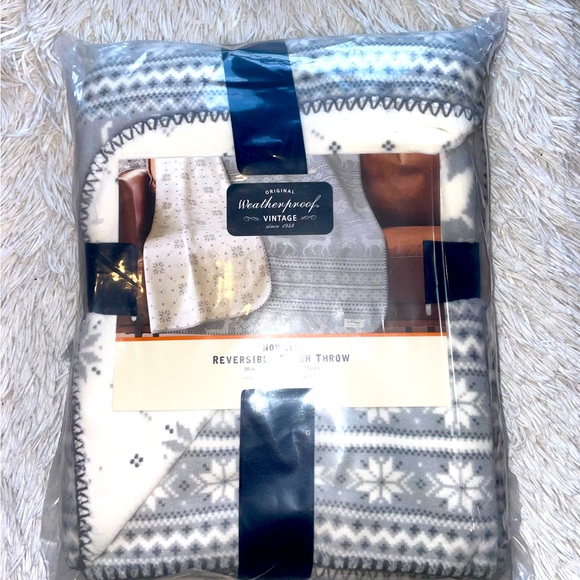 New Reversible waterproof throw blanket - Picture 2 of 2